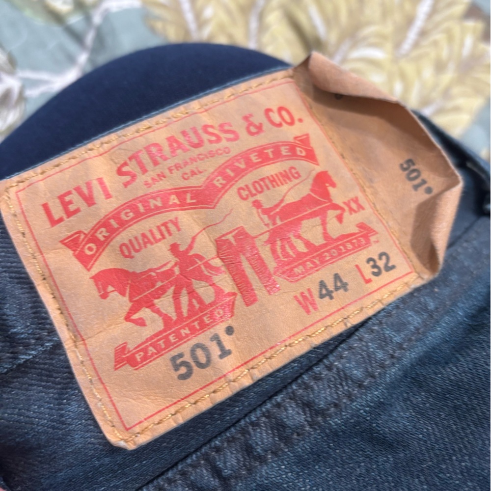 Levi’s 501 dark wash w44 L32 - Picture 6 of 8